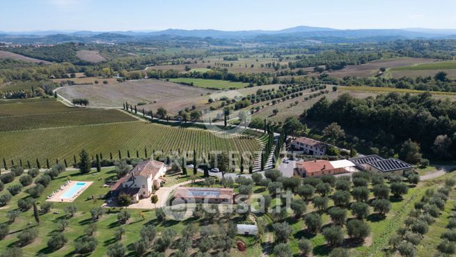 Rustico/casale in residenziale in Strada Provinciale 146 di Chianciano