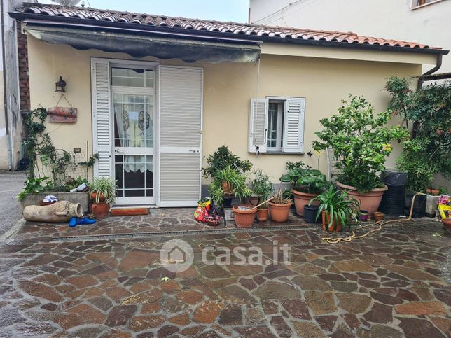 Casa indipendente in residenziale in Via Roma