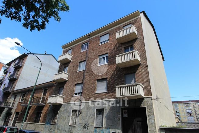 Box/posto auto in residenziale in Corso Potenza 154