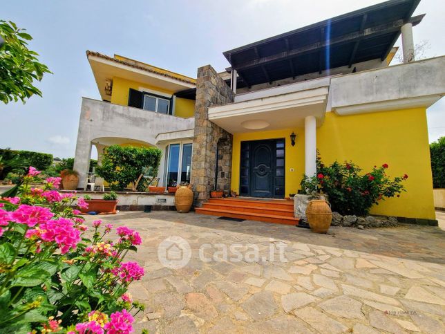 Villa in residenziale in Via Giovenale