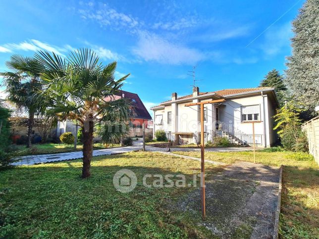 Villa in residenziale in Via Rovereto 3