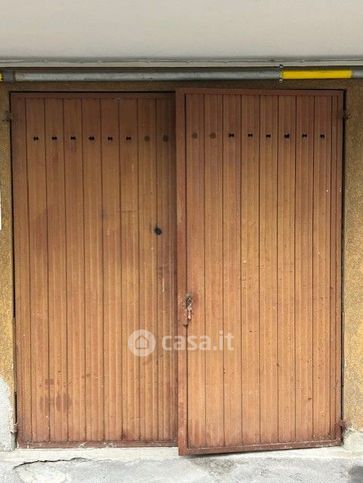 Box/posto auto in residenziale in Via Volturno
