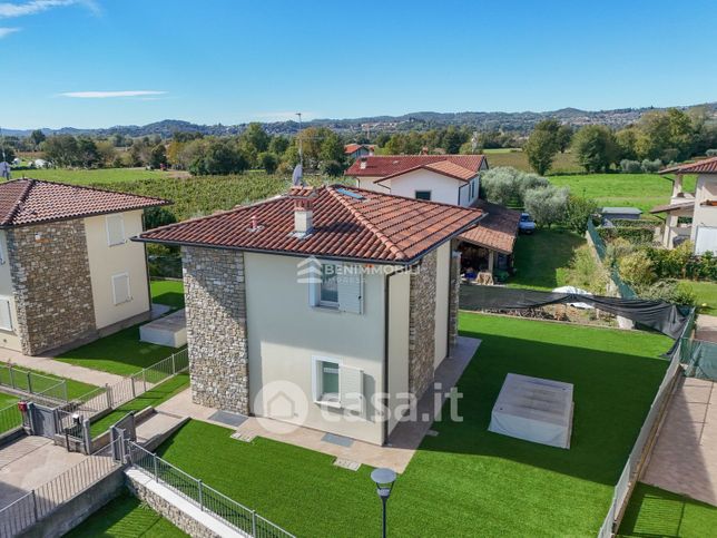 Villa in residenziale in 