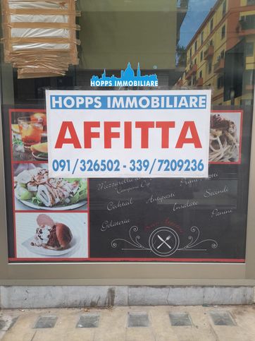 Negozio/locale commerciale in commerciale in Via Giuseppe la Farina