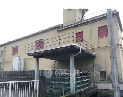Capannone in commerciale in Via Doccia