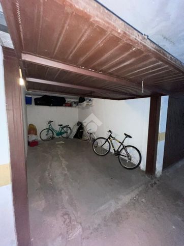 Box/posto auto in residenziale in Corso San Felice Fortunato 298