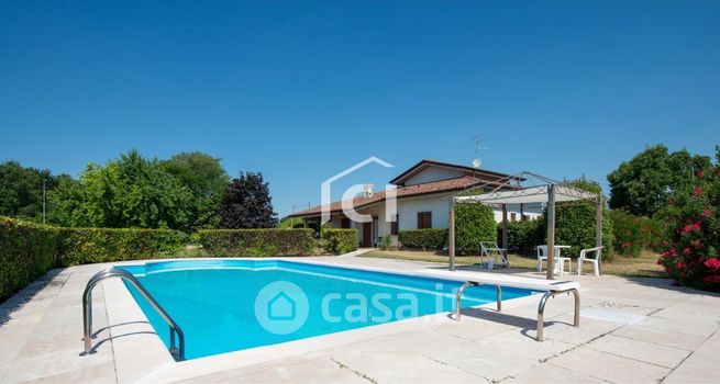 Villa in residenziale in 