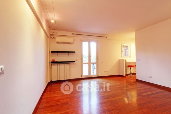 Appartamento in residenziale in Via Manfredi Azzarita 41