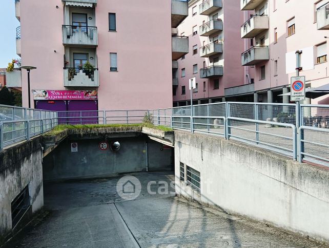 Box/posto auto in residenziale in Via Luigi Vigotti 3