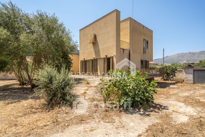 Villa in residenziale in Via Giummari 10