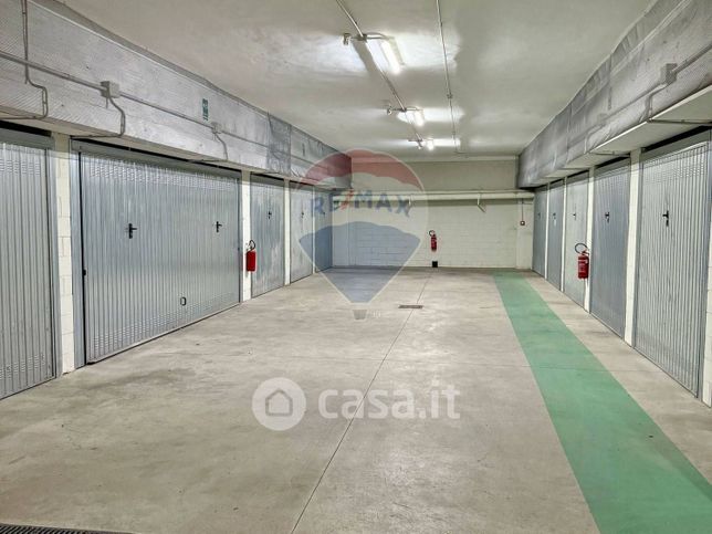 Box/posto auto in residenziale in Via Giulio Carcano 24
