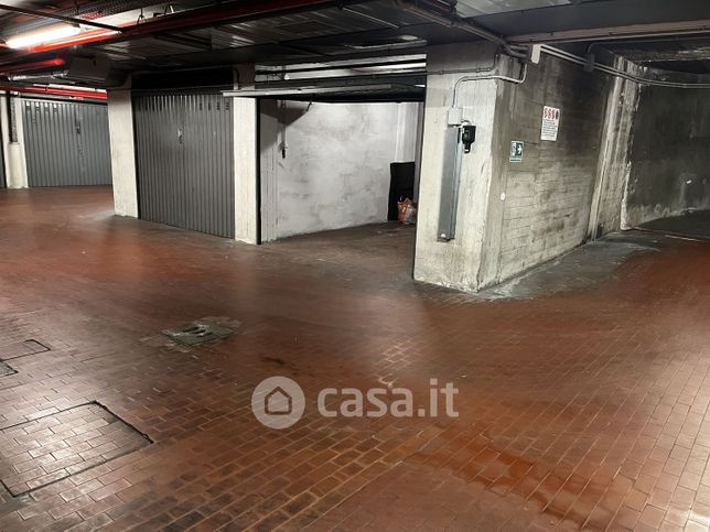 Box/posto auto in residenziale in Via Bellaria 4