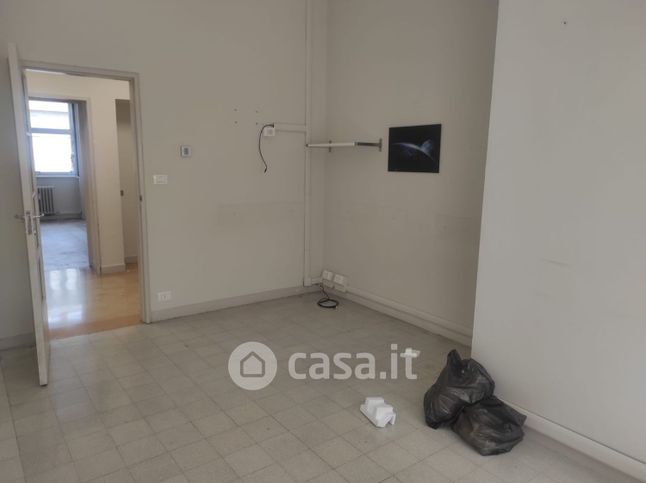 Ufficio in commerciale in Via Antonio Bertola 2
