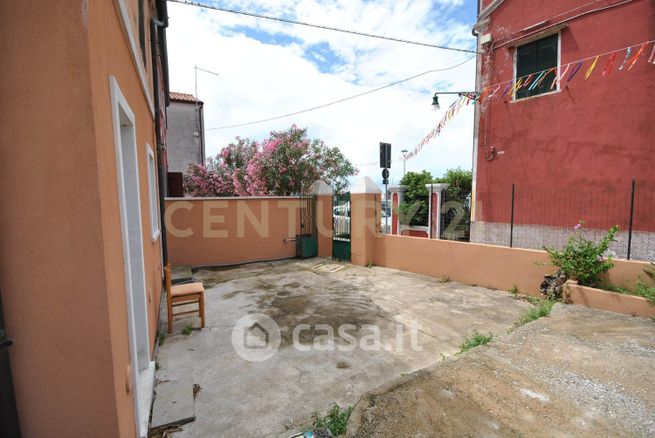 Casa bi/trifamiliare in residenziale in Strada Comunale dei Murazzi 27