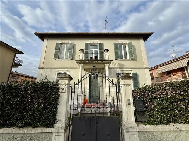 Villa in residenziale in Via Crotte
