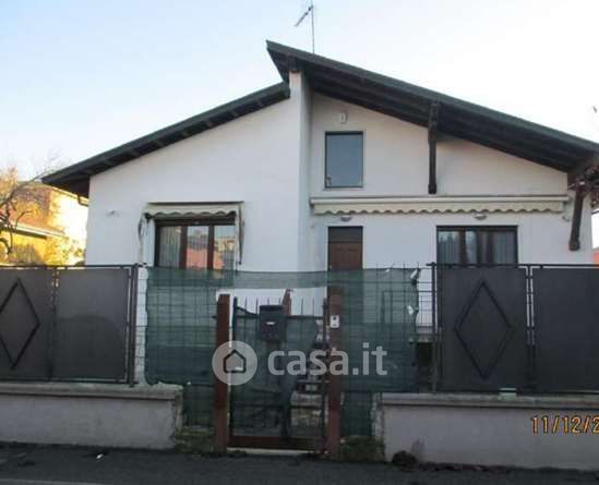 Villa in residenziale in Via Stelvio 5