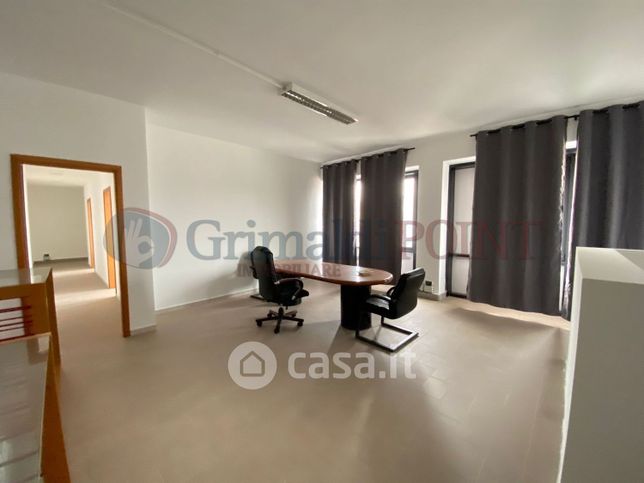 Ufficio in commerciale in 