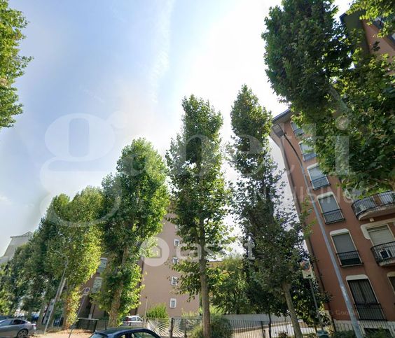 Box/posto auto in residenziale in Viale Campania 7