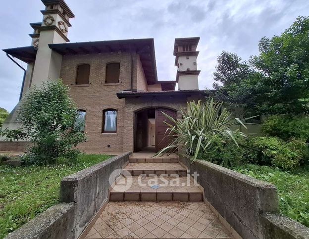 Villa in residenziale in Via Guido Rossa