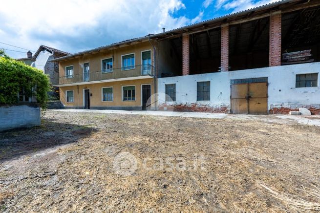 Casa bi/trifamiliare in residenziale in Frazione San Bartolomeo 56