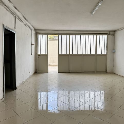 Capannone in commerciale in Via Ferdinando Fuga 66