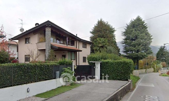 Villa in residenziale in Via Saleccia 9