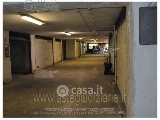 Garage/posto auto in residenziale in Via della Marranella 47