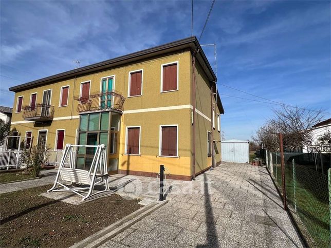 Casa bi/trifamiliare in residenziale in Via Martiri Di Marzabotto 30