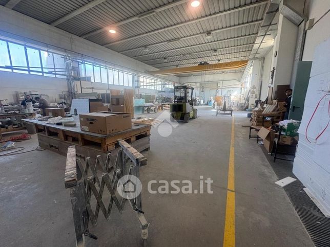 Capannone in commerciale in Via Sotto Sengia 14