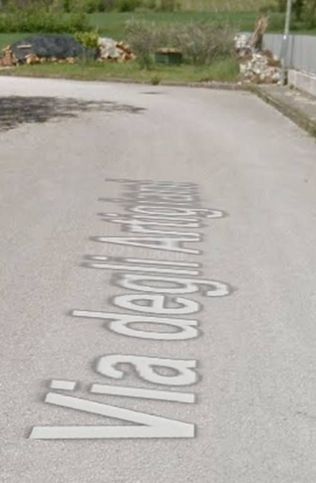 Capannone in commerciale in Via degli Artigiani