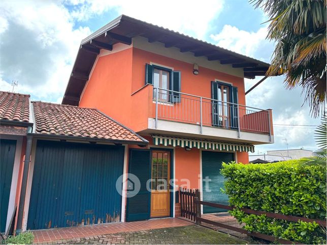 Casa bi/trifamiliare in residenziale in Via Fornace 2