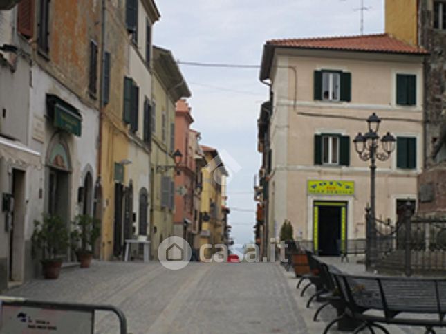 Garage/posto auto in residenziale in Via Guglielmo Oberdan 1