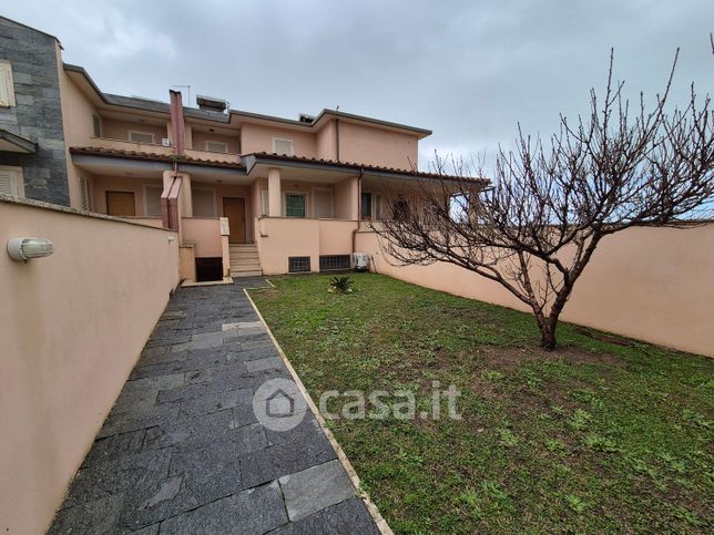 Villetta a schiera in residenziale in Via Consorzio Focense 43