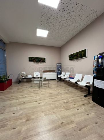 Negozio/locale commerciale in commerciale in