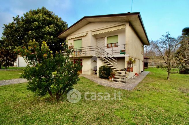 Villa in residenziale in Via San Filippo 29
