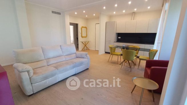 Appartamento in residenziale in Via Lago di Como