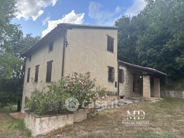 Rustico/casale in residenziale in Frazione Avenale 32