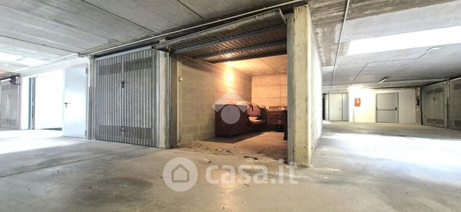 Box/posto auto in residenziale in Via E. Tiraboschi