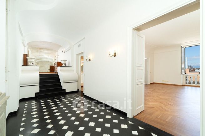 Appartamento in residenziale in Piazza De Marini 1