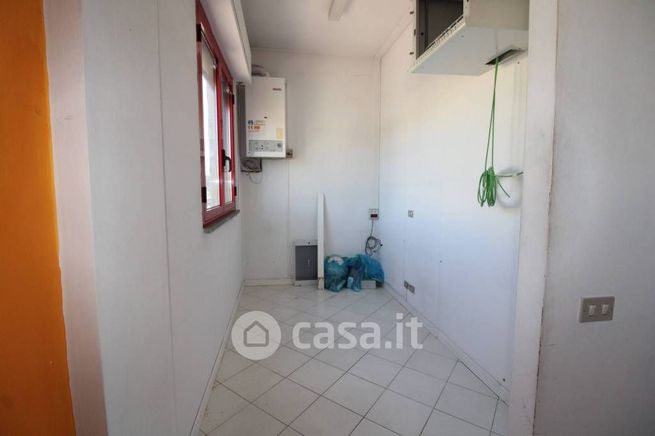 Ufficio in commerciale in 