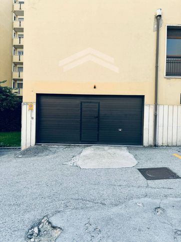 Garage/posto auto in residenziale in Via Luigi Pirandello 37