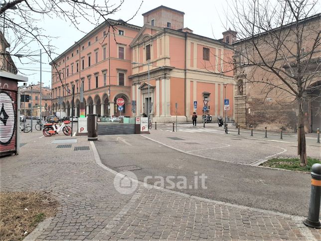 Garage/posto auto in residenziale in Via d'Azeglio