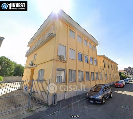 Capannone in commerciale in 