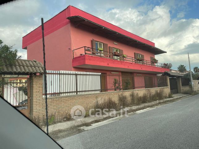 Casa indipendente in residenziale in Via Falerno