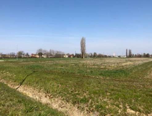 Terreno agricolo in commerciale in Via Giovanni Marcora