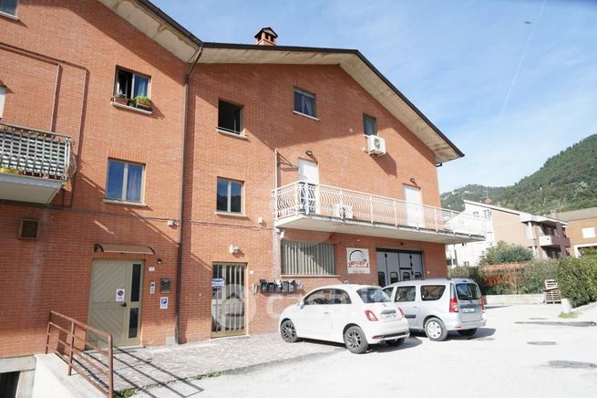 Ufficio in commerciale in Via Benedetto Croce 75