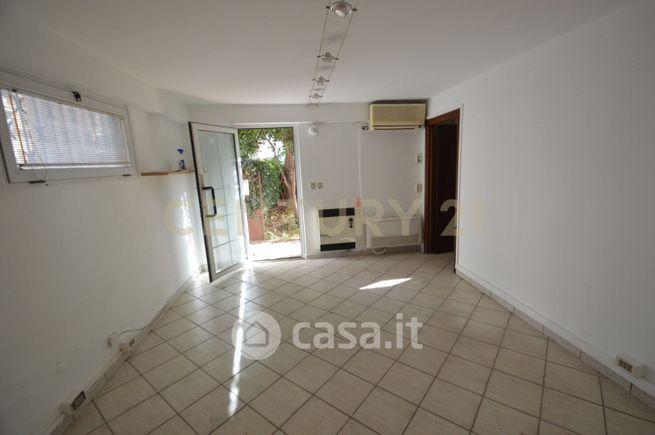 Ufficio in commerciale in Via Adamello 70 /B