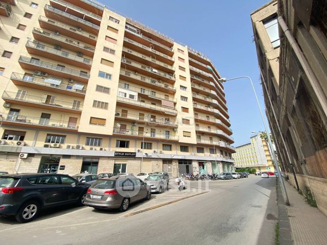Box/posto auto in residenziale in Largo Due Giugno