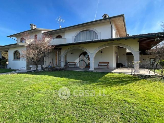 Villa in residenziale in Via Giovanni Giolitti 41