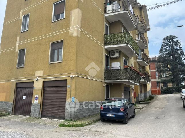Box/posto auto in residenziale in Via Edmondo de Amicis 22